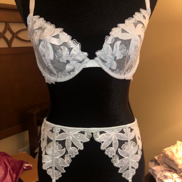 Victoria's Secret Light Blue Lace Lingerie Set - Picture 10 of 13